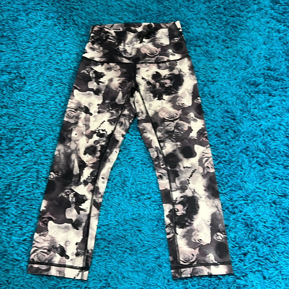 Lululemon capri leggings sz 6 NWOT